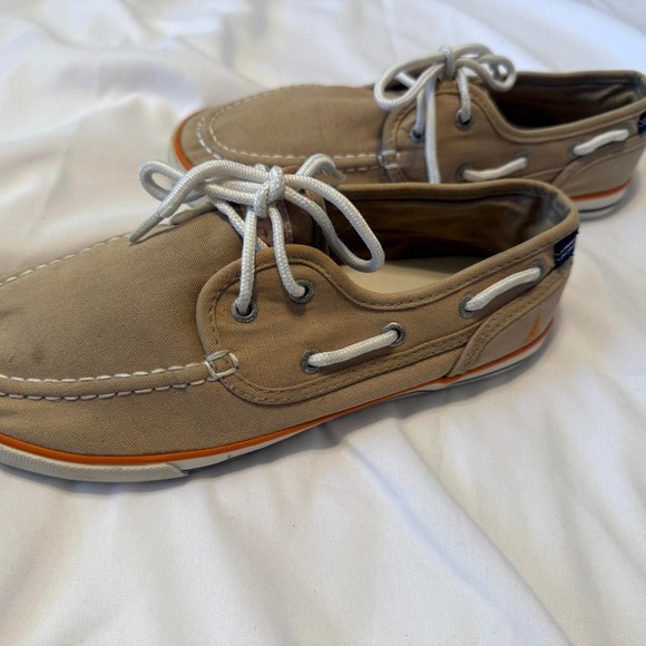 Shoes - Women's size 5 nautica tan canvas boat shoes
